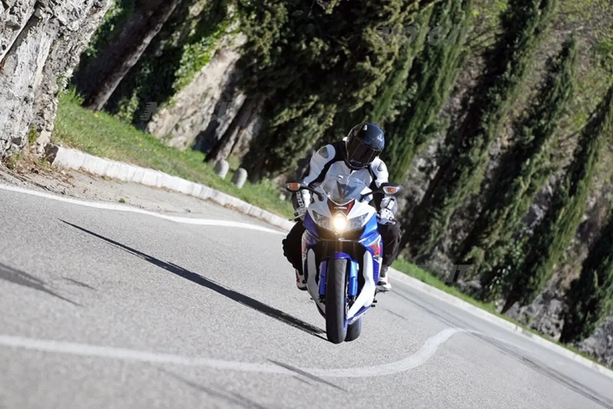 SUZUKI GSX-R 600 K8 (11)