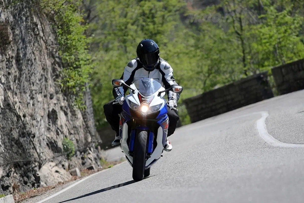 SUZUKI GSX-R 600 K8 (13)