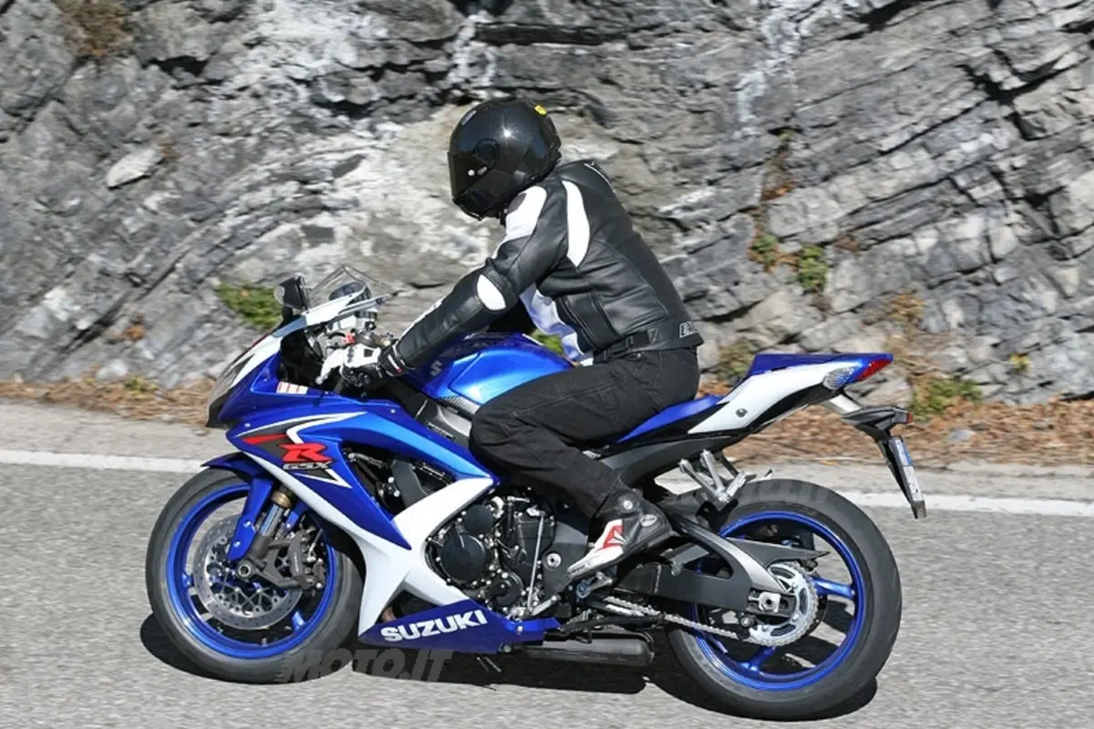 SUZUKI GSX-R 600 K8 (14)