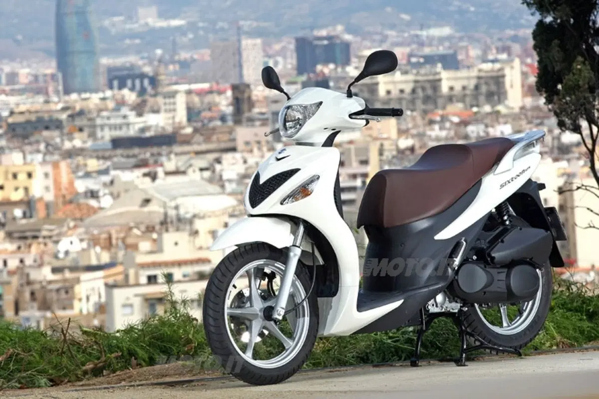 SUZUKI Sitxteen 125 e 150 (3)