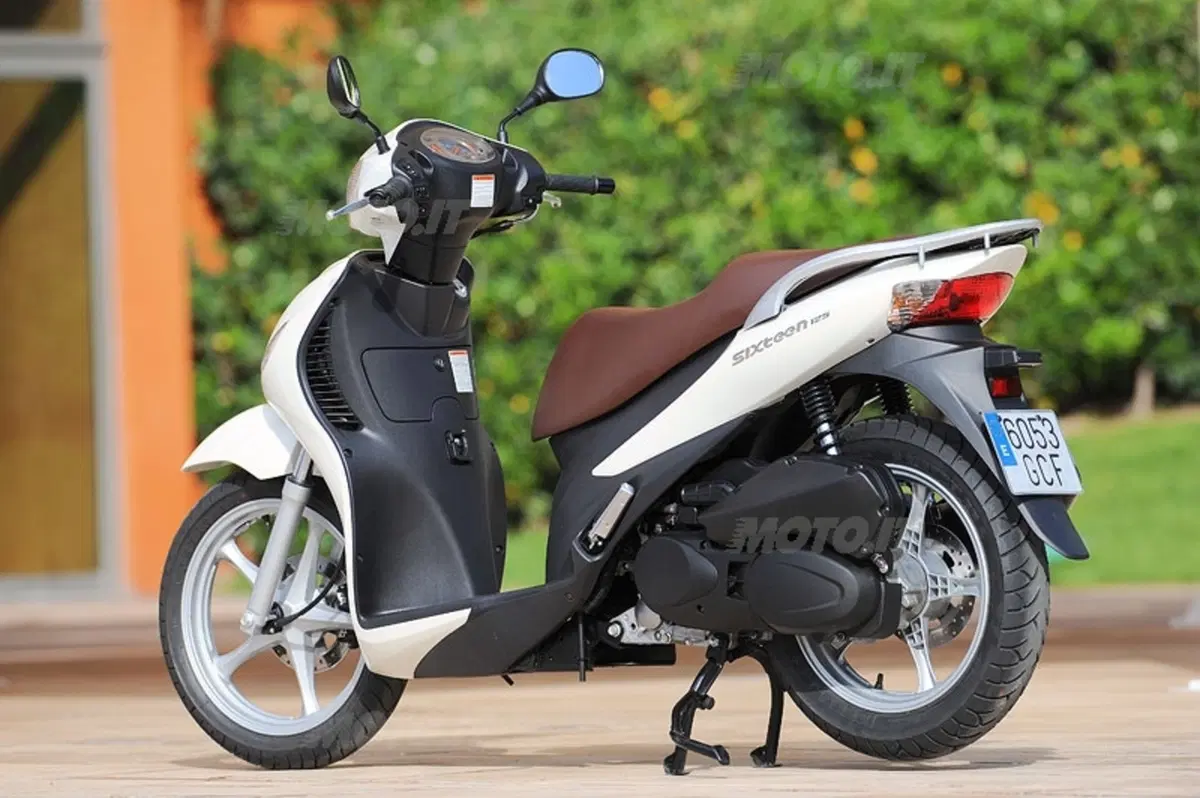 SUZUKI Sitxteen 125 e 150 (5)