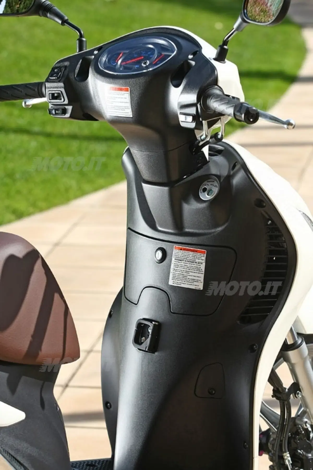 SUZUKI Sitxteen 125 e 150 (6)