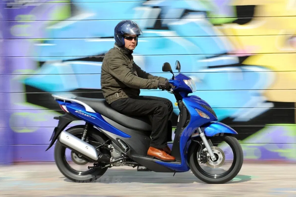 SUZUKI Sitxteen 125 e 150 (13)