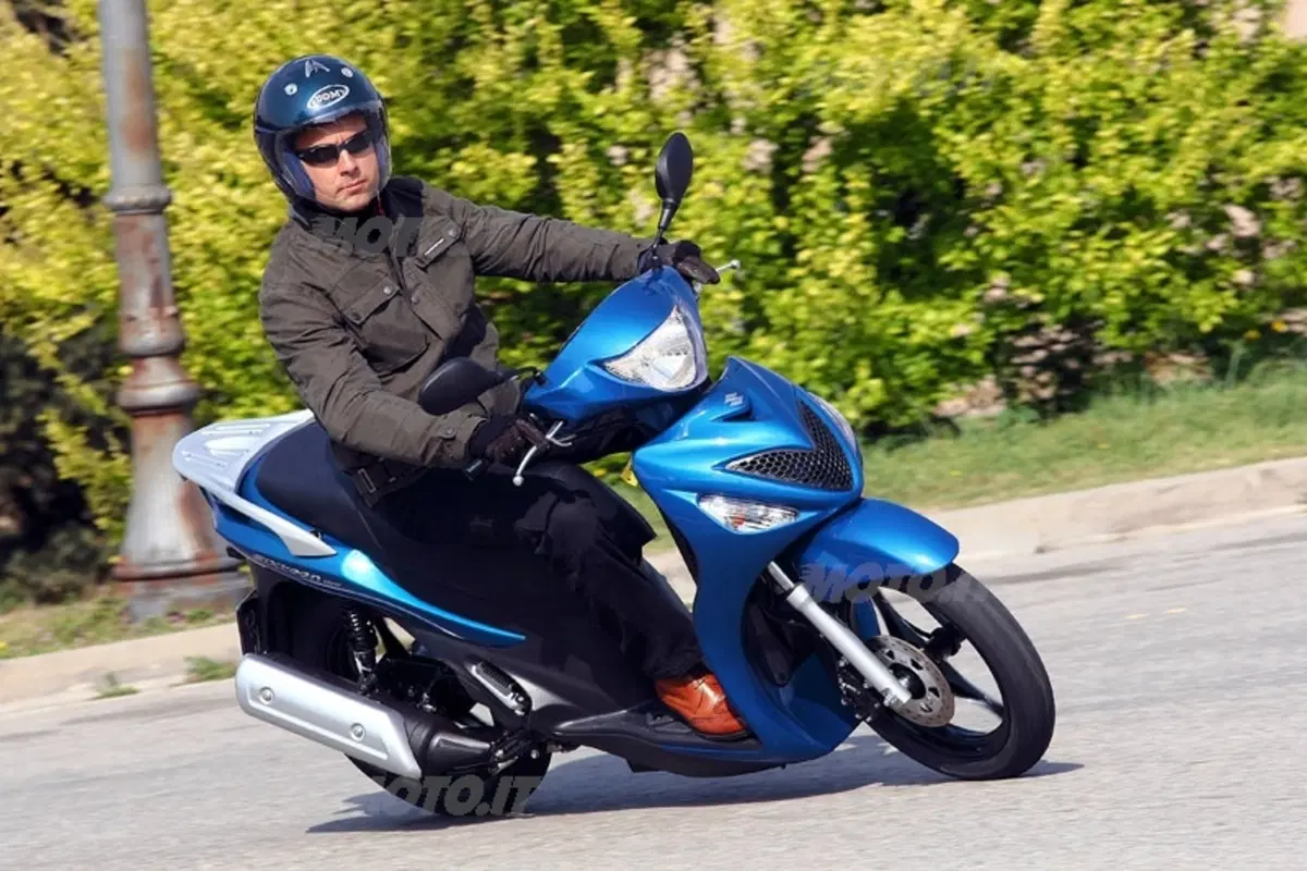 SUZUKI Sitxteen 125 e 150 (15)