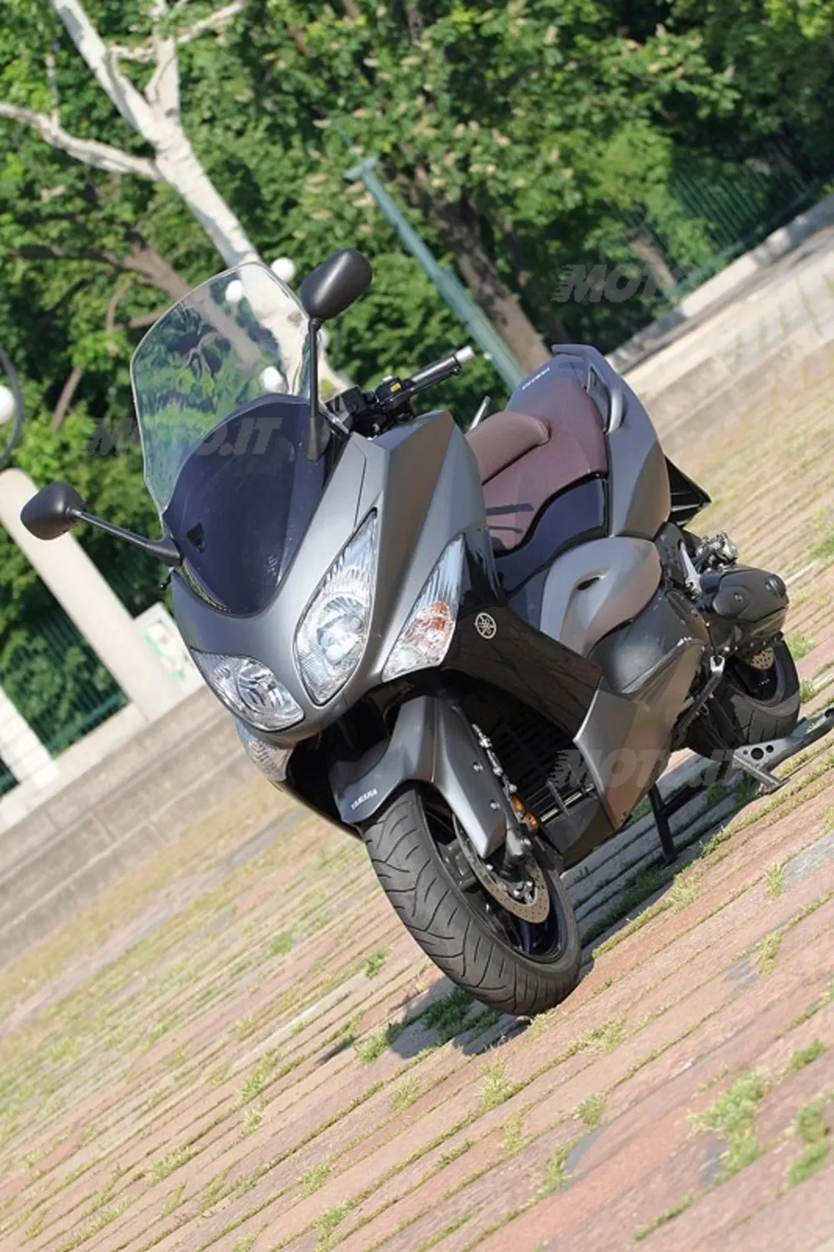 YAMAHA T-Max 500 (2)