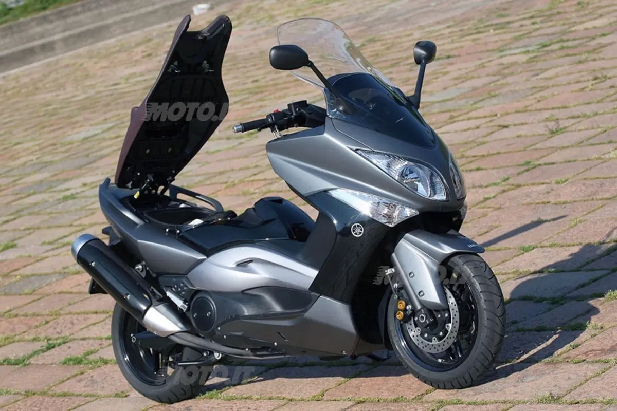 YAMAHA T-Max 500 (3)