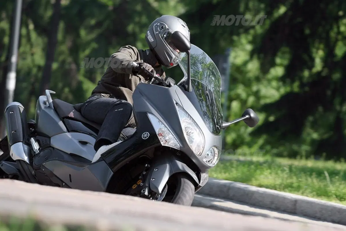 YAMAHA T-Max 500 (9)