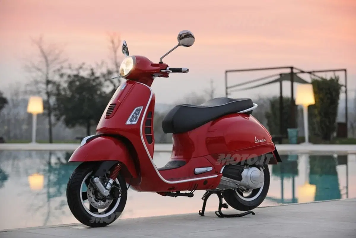 VESPA GTS 125 Super (2)
