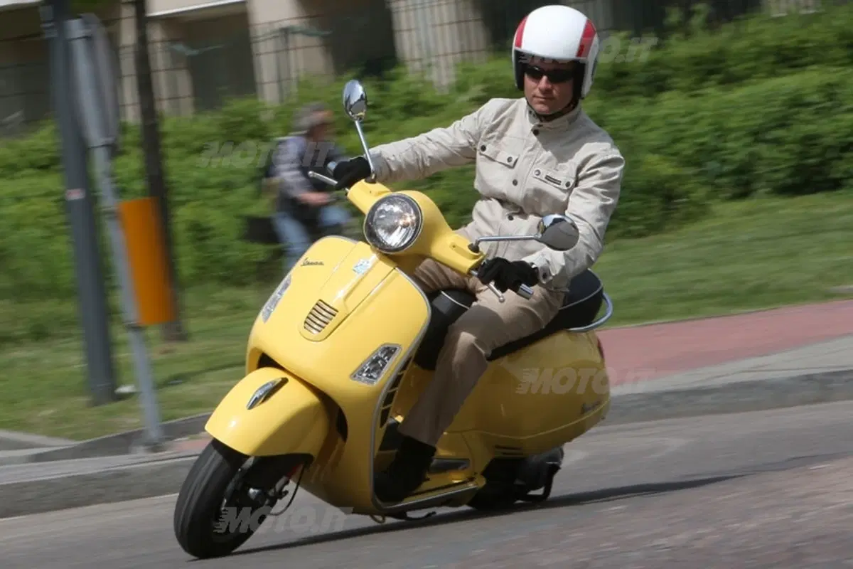 VESPA GTS 125 Super (10)