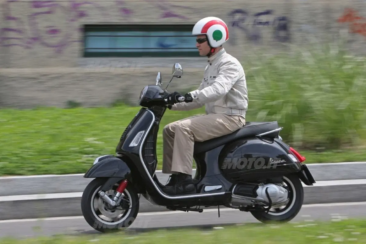 VESPA GTS 125 Super (11)
