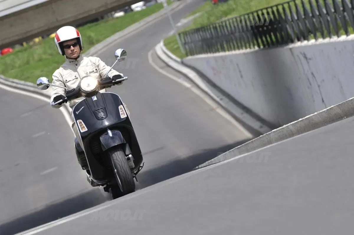 VESPA GTS 125 Super (12)