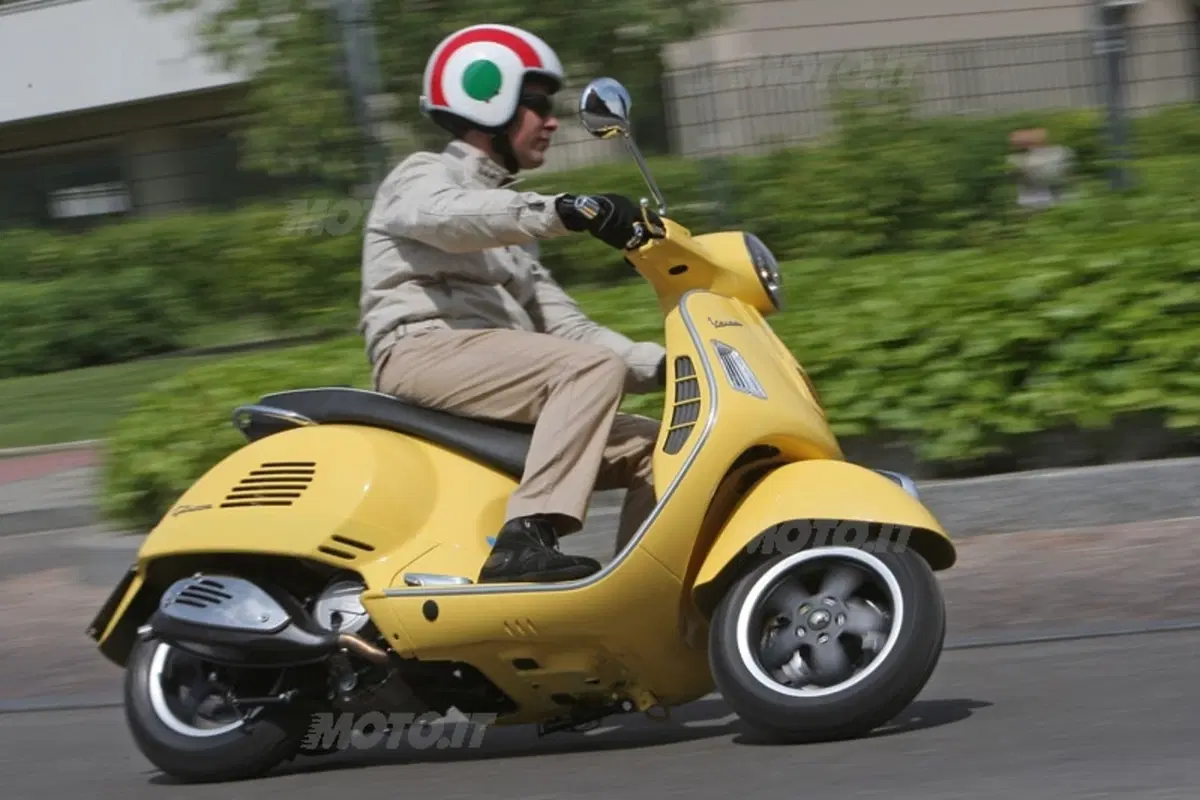 VESPA GTS 125 Super (13)