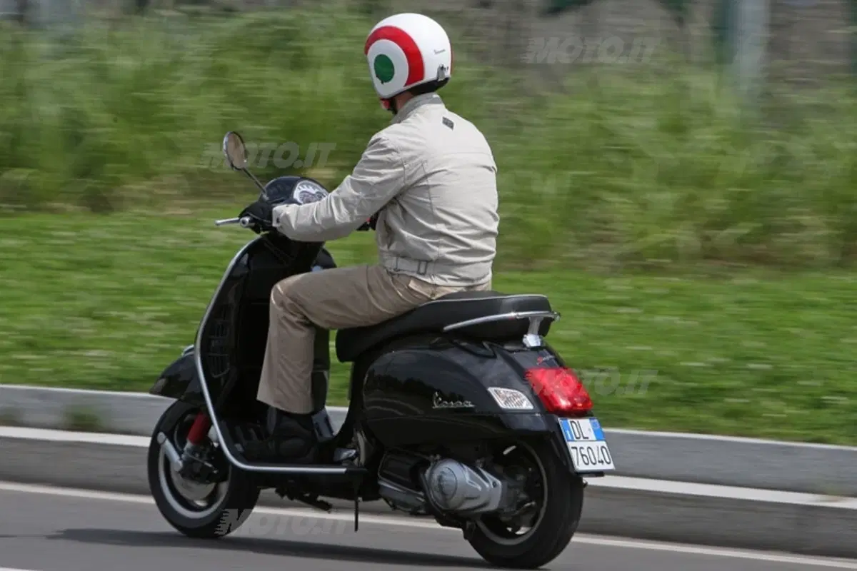 VESPA GTS 125 Super (14)