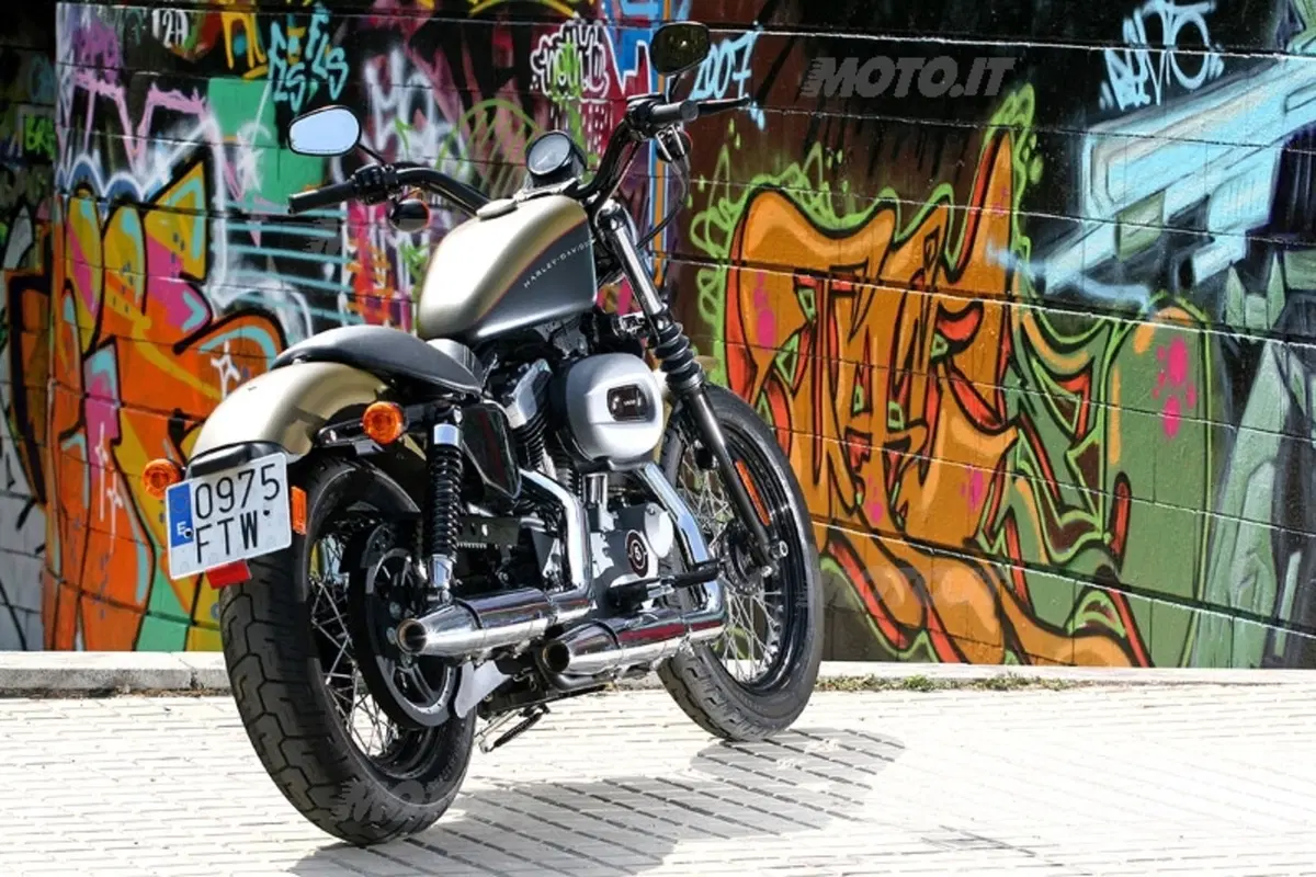 HARLEY DAVIDSON Sportster XL 1200N Nightster (2)