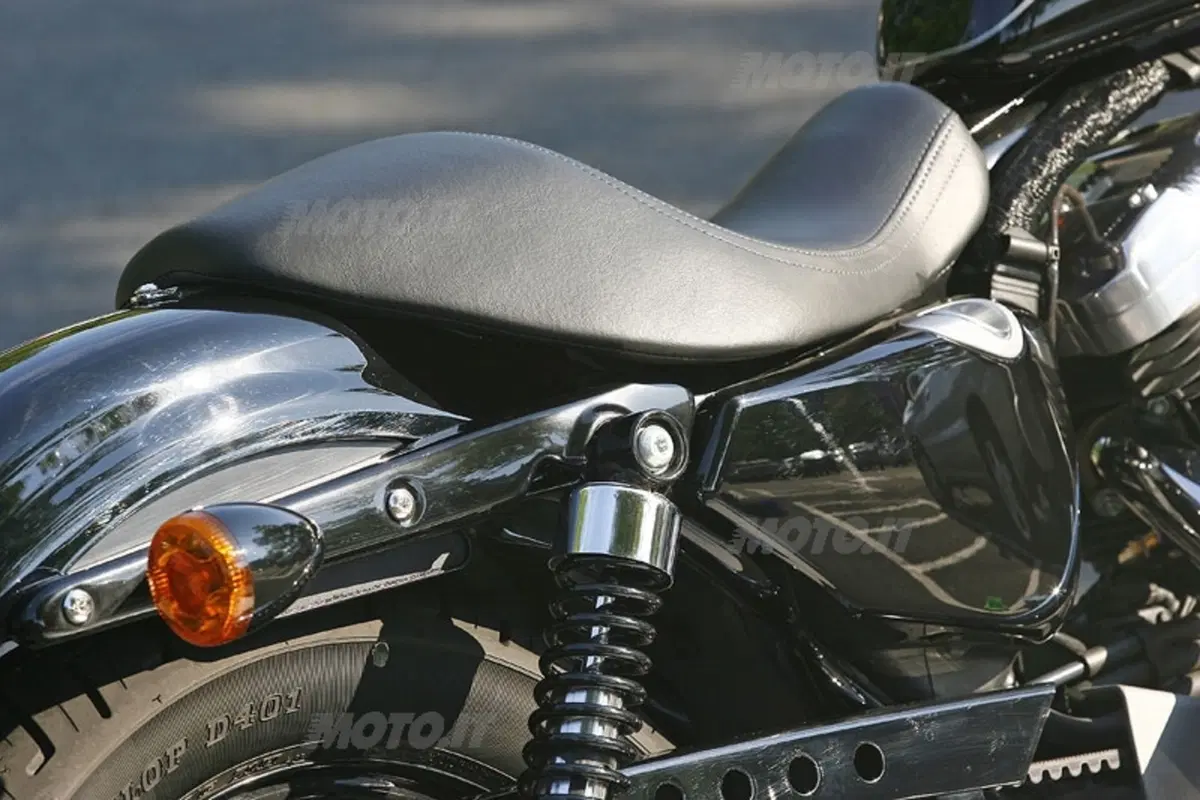 HARLEY DAVIDSON Sportster XL 1200N Nightster (5)