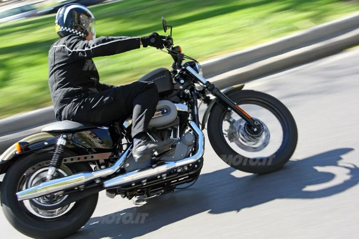 HARLEY DAVIDSON Sportster XL 1200N Nightster (15)