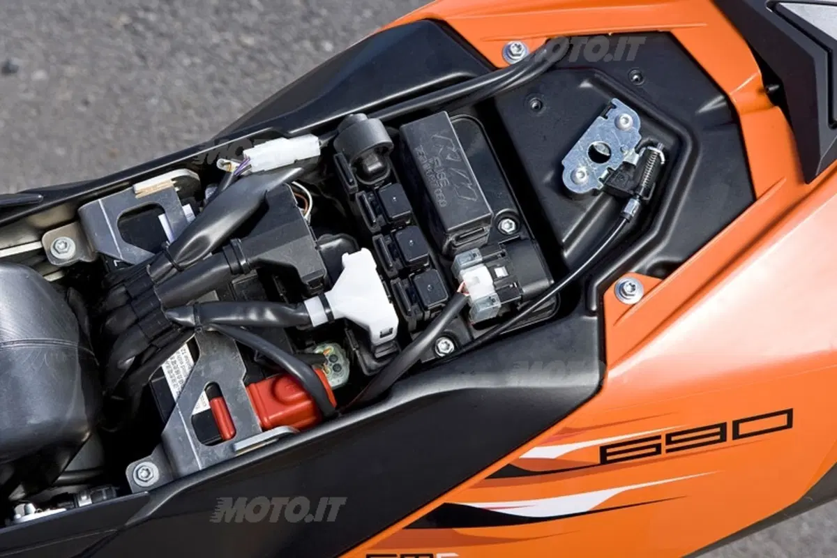 KTM 690 SMC e 690 Enduro (6)