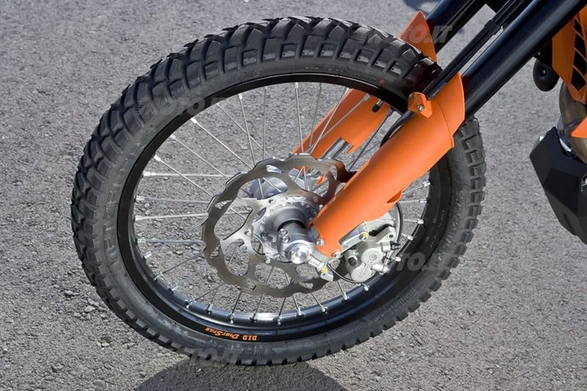 KTM 690 SMC e 690 Enduro (9)