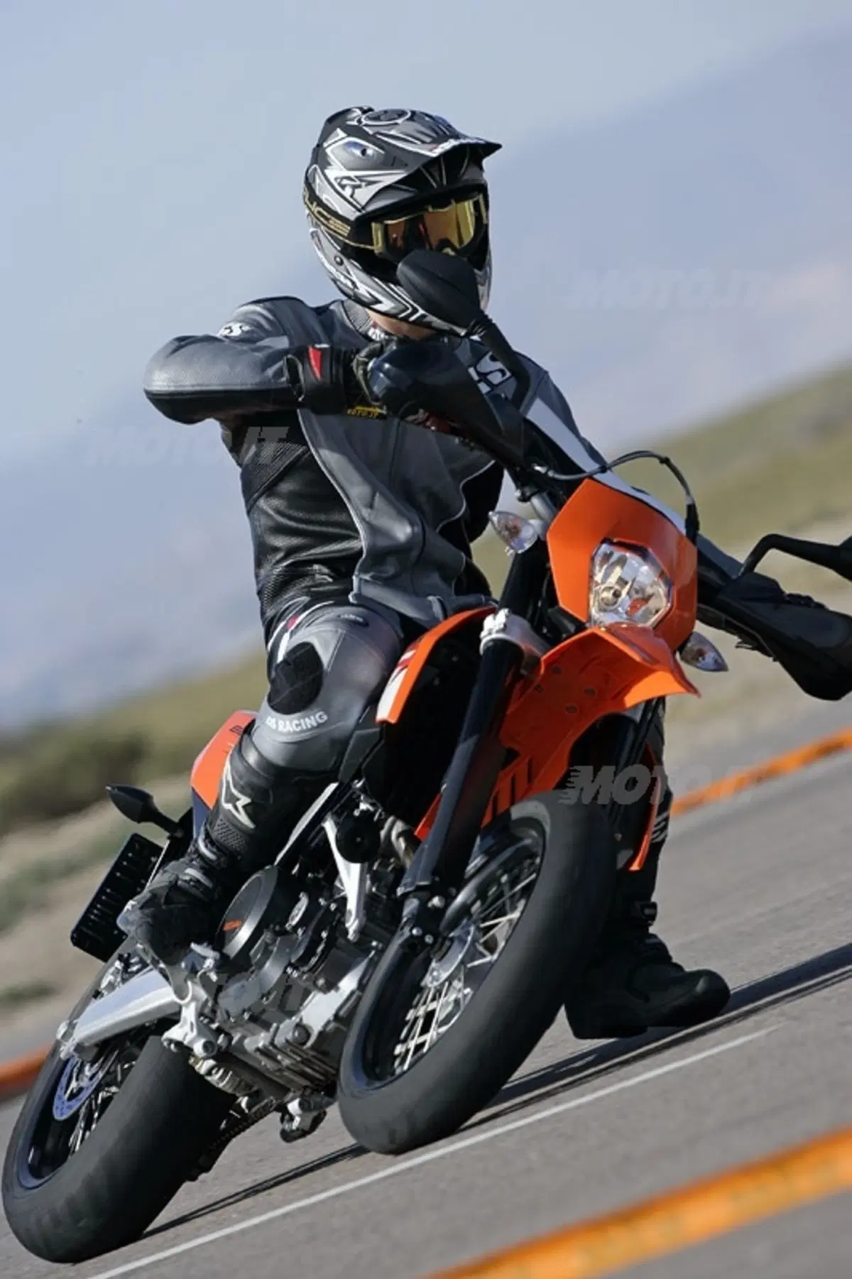 KTM 690 SMC e 690 Enduro (14)