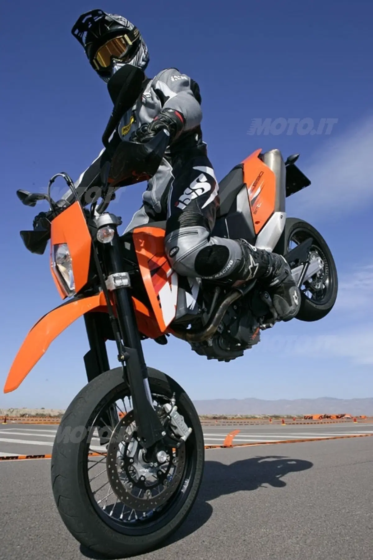 KTM 690 SMC e 690 Enduro (16)