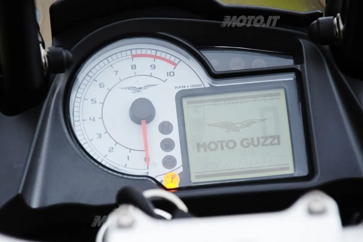 MOTO GUZZI Stelvio 1200 4V (6)