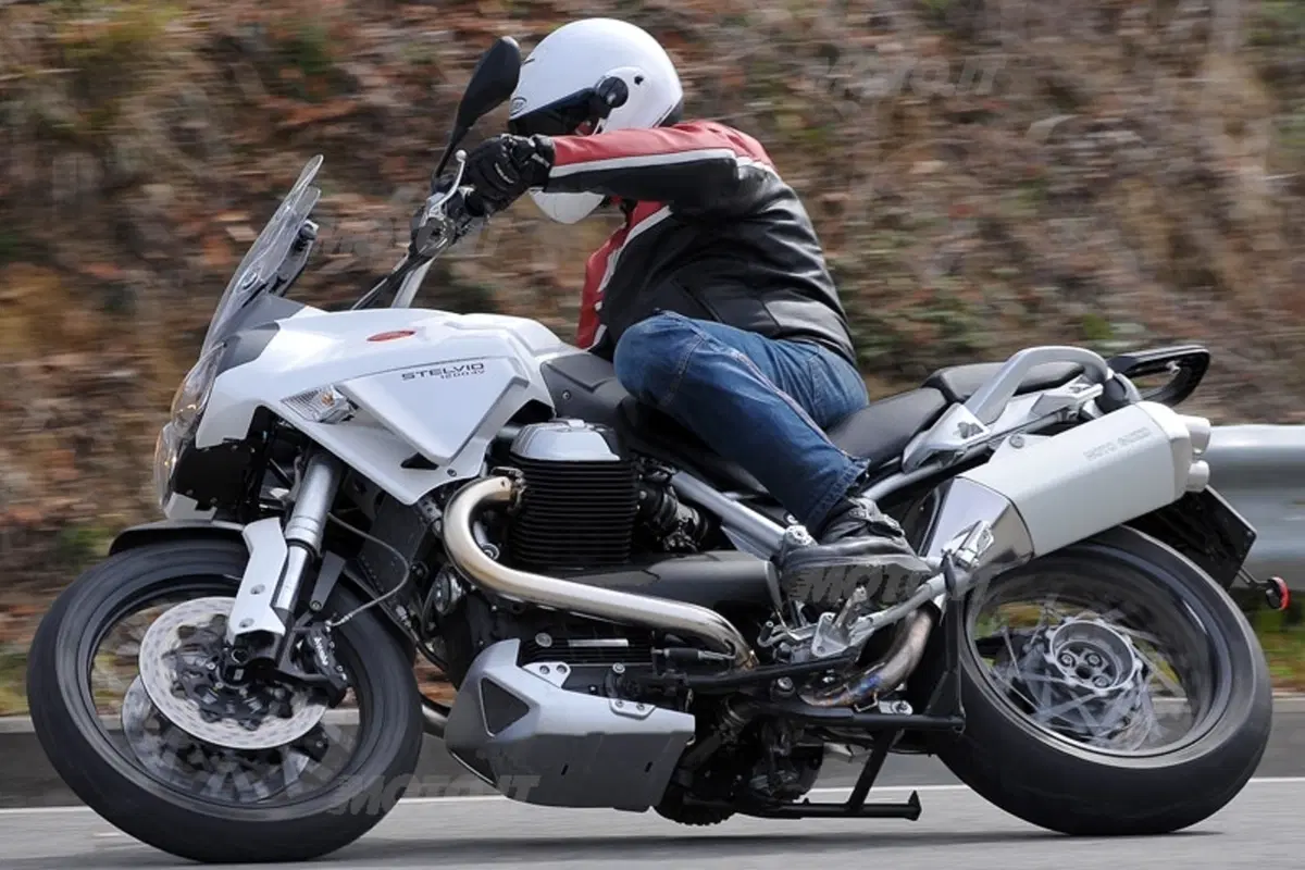 MOTO GUZZI Stelvio 1200 4V (10)