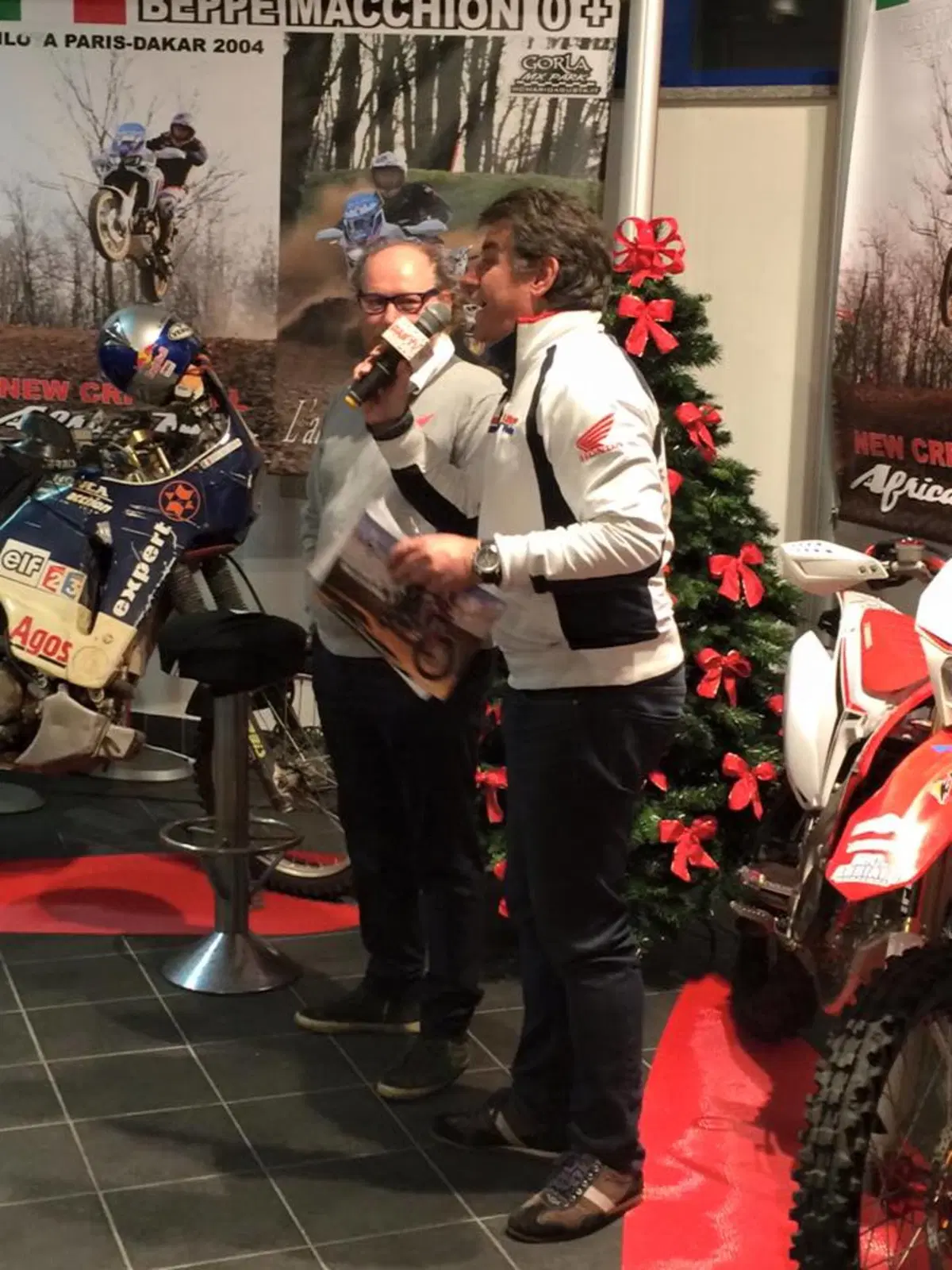 Grande successo per l'Africa Twin Christmas Party  (11)