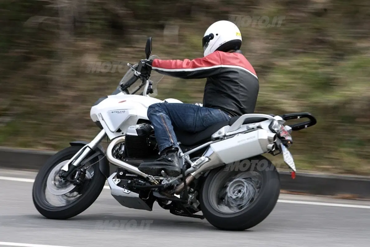 MOTO GUZZI Stelvio 1200 4V (13)