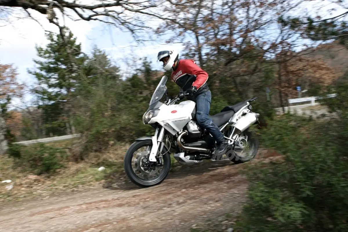 MOTO GUZZI Stelvio 1200 4V (14)