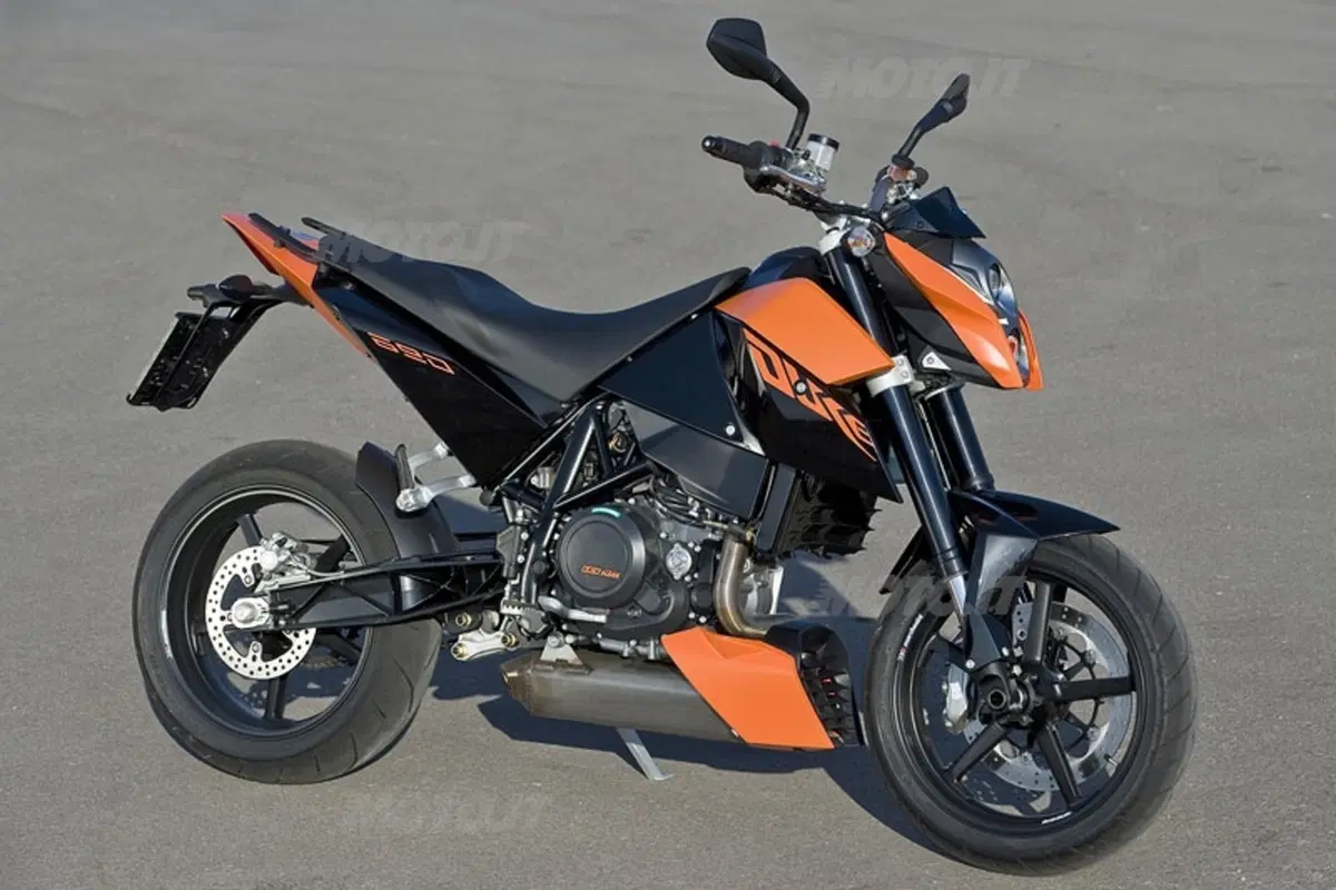 KTM  Duke 690 (2)