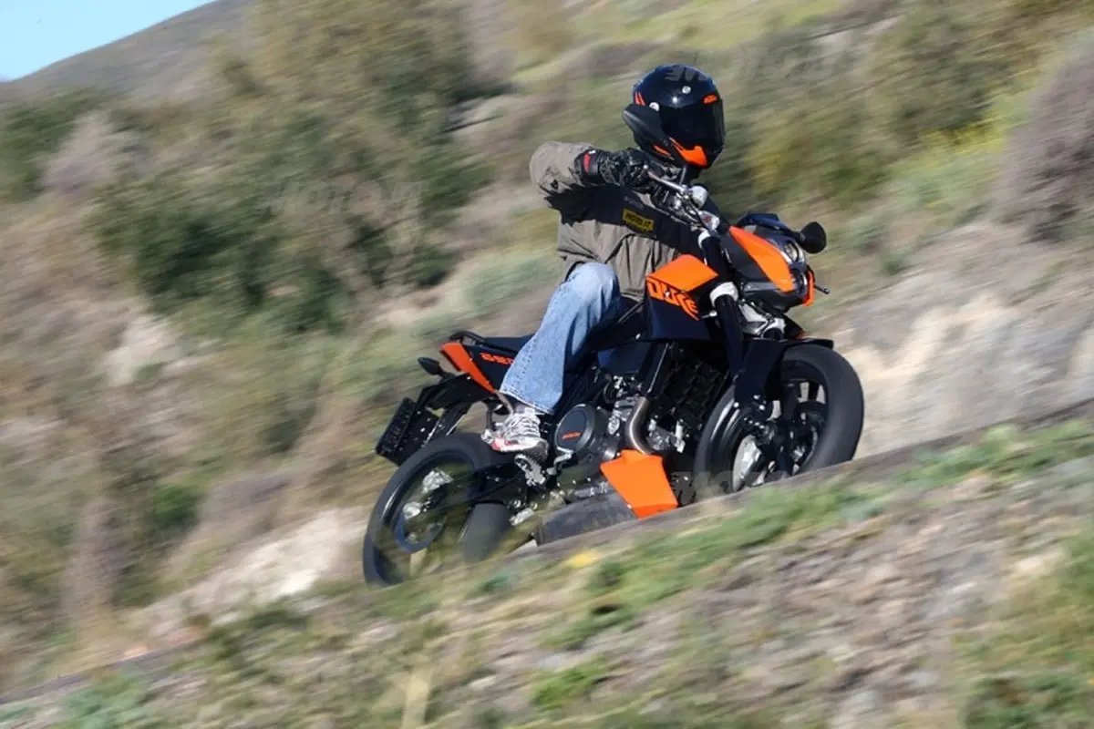 KTM  Duke 690 (12)