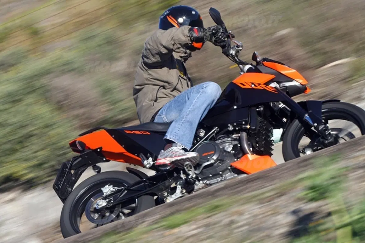 KTM  Duke 690 (16)