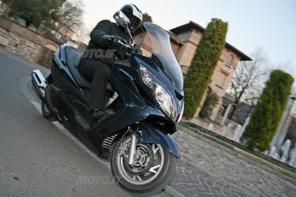 SUZUKI  Burgman AN 400 K8 (10)