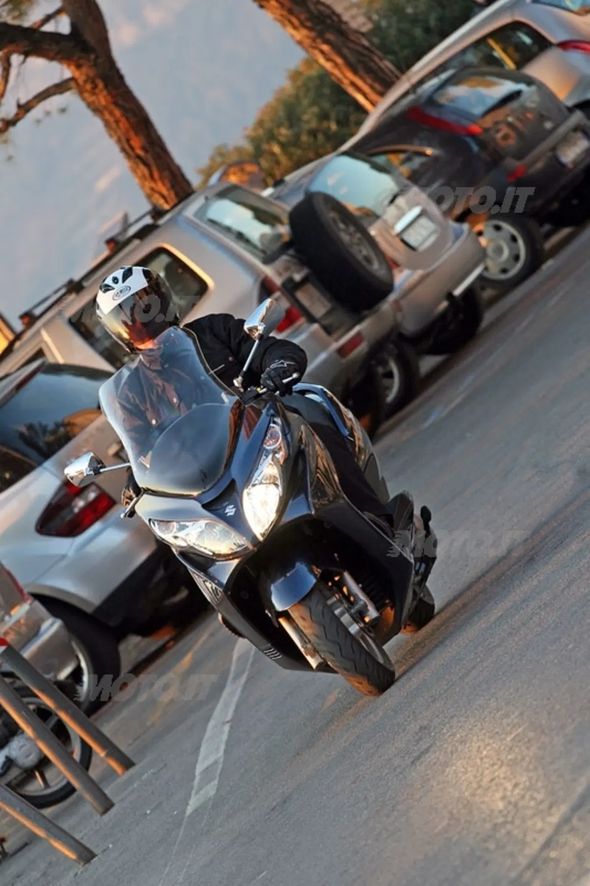 SUZUKI  Burgman AN 400 K8 (11)
