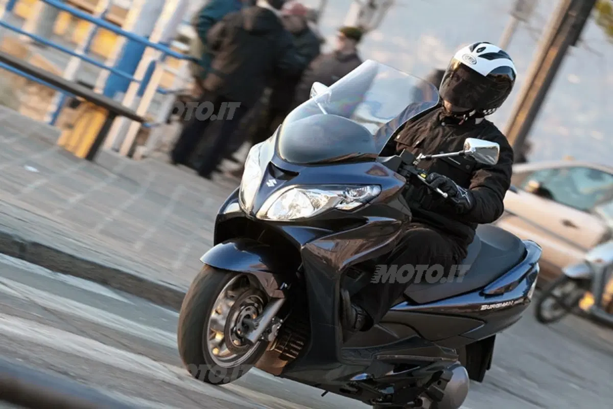 SUZUKI  Burgman AN 400 K8 (12)
