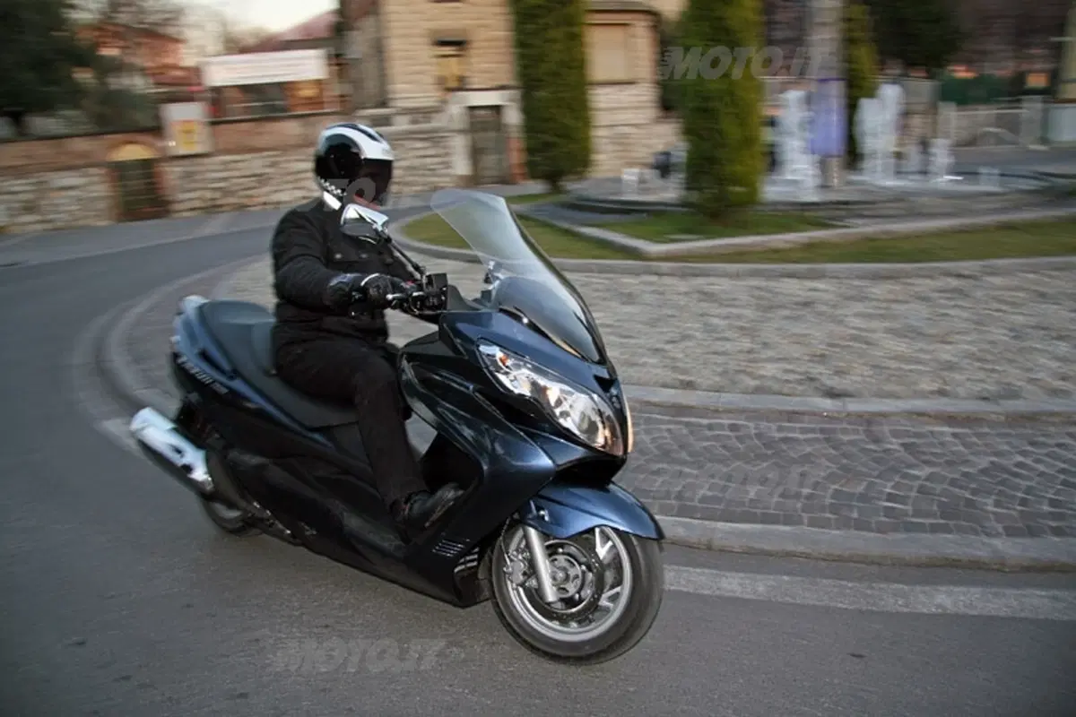 SUZUKI  Burgman AN 400 K8 (14)