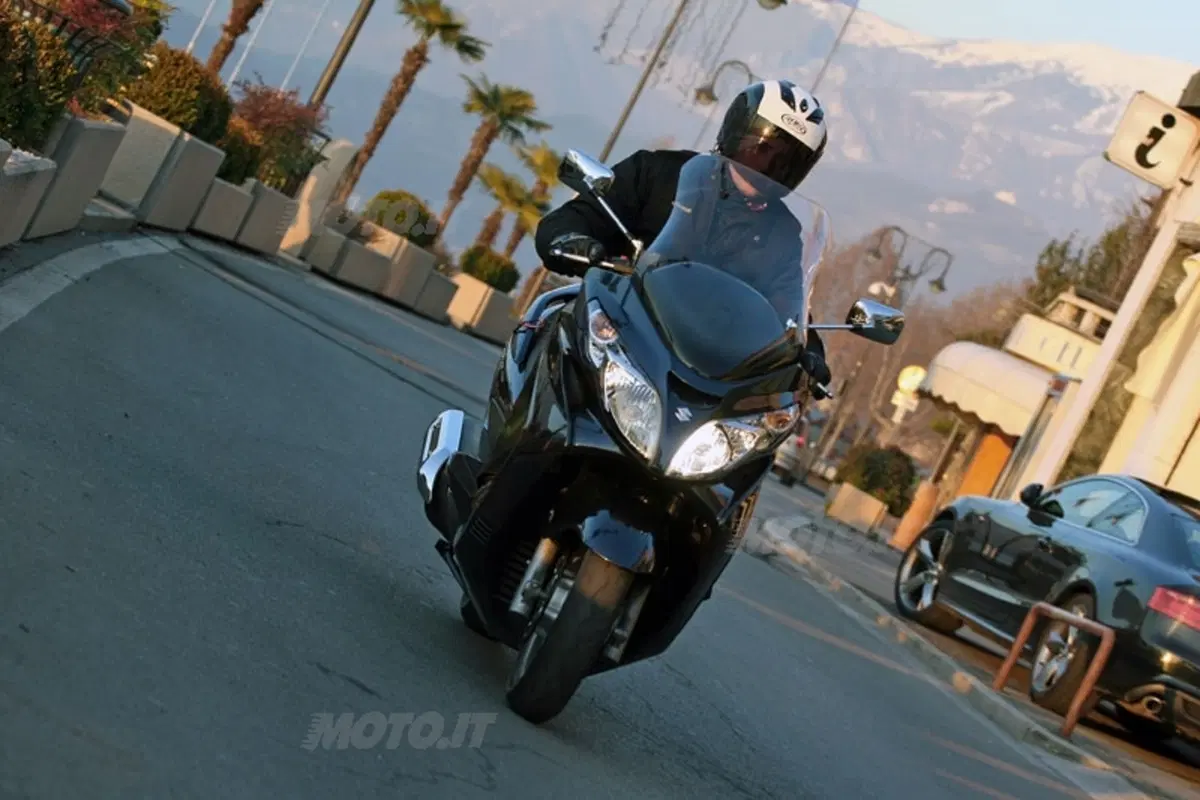 SUZUKI  Burgman AN 400 K8 (15)