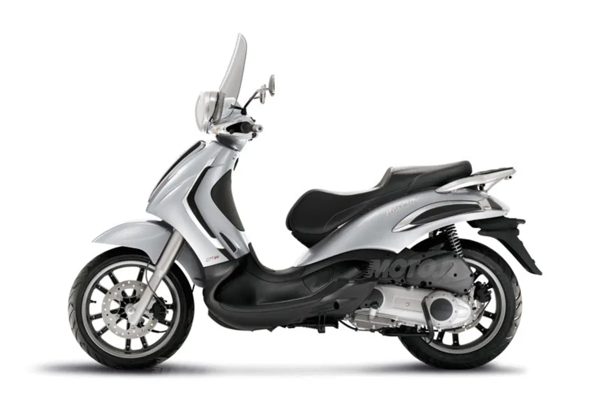 PIAGGIO Beverly Tourer (2)