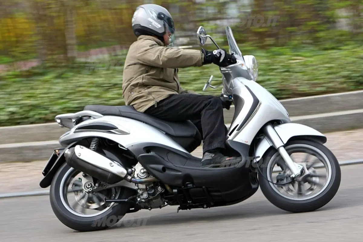 PIAGGIO Beverly Tourer (9)