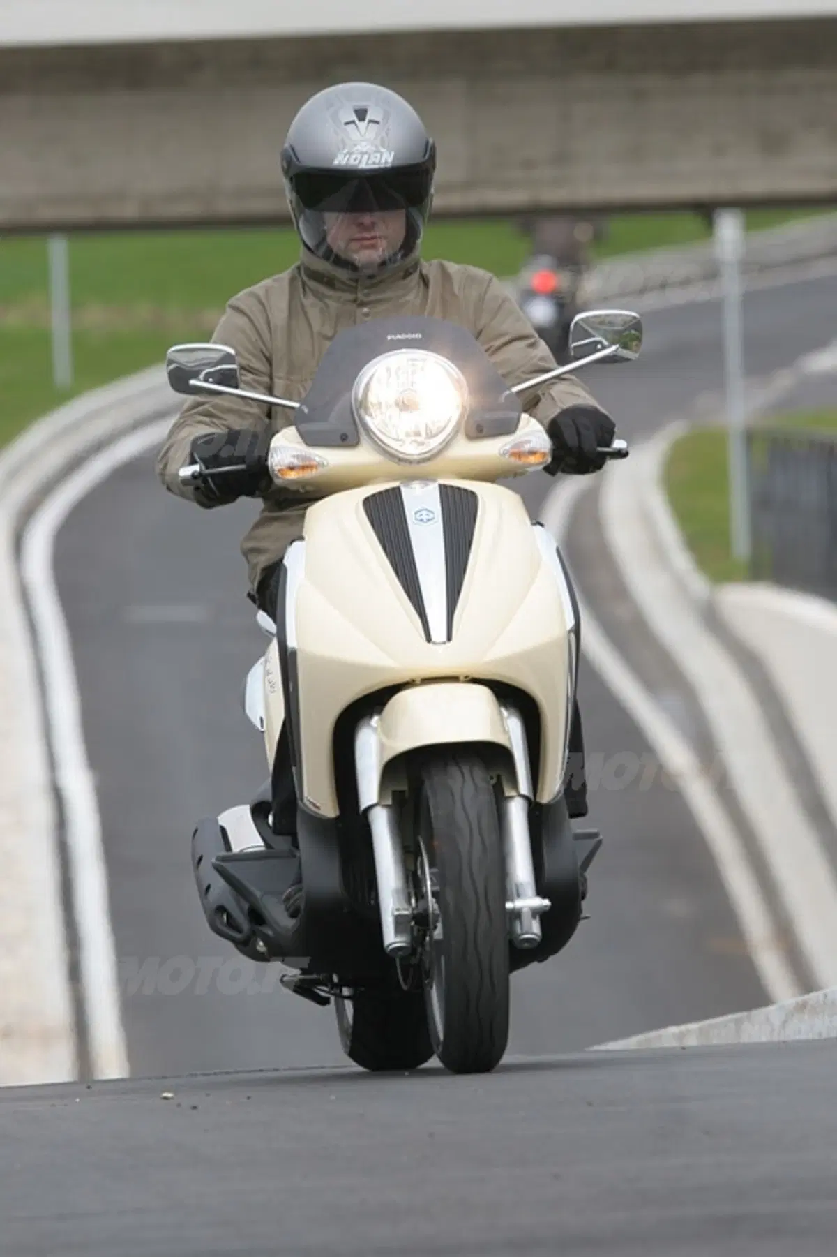 PIAGGIO Beverly Tourer (11)