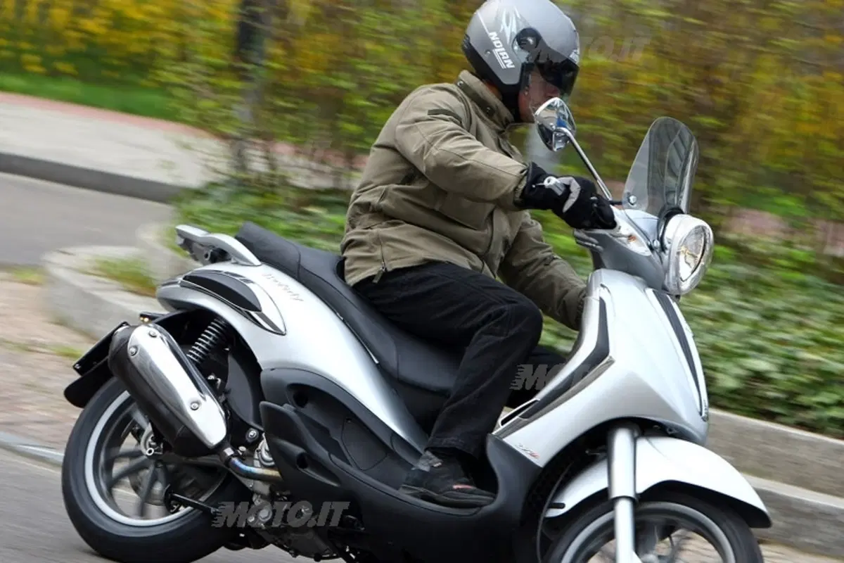 PIAGGIO Beverly Tourer (13)