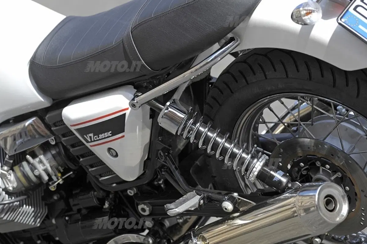 MOTO GUZZI V7 Classic (4)
