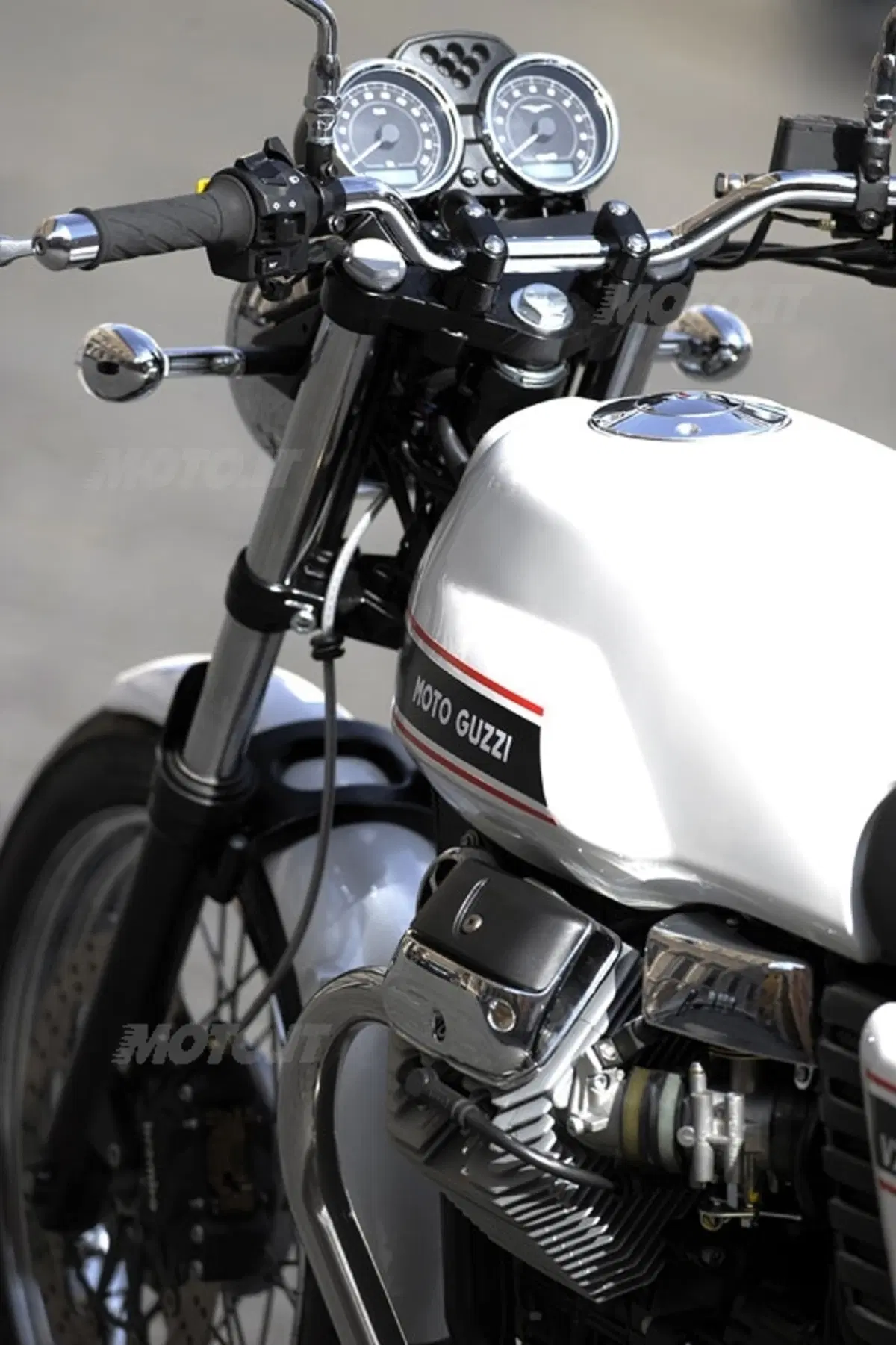 MOTO GUZZI V7 Classic (5)