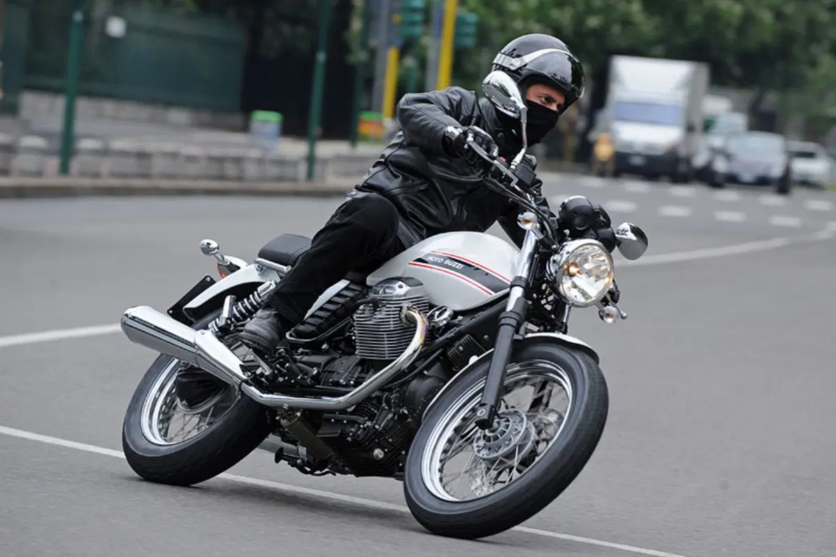 MOTO GUZZI V7 Classic (8)