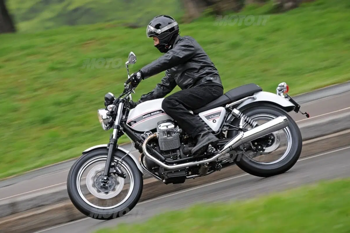 MOTO GUZZI V7 Classic (9)