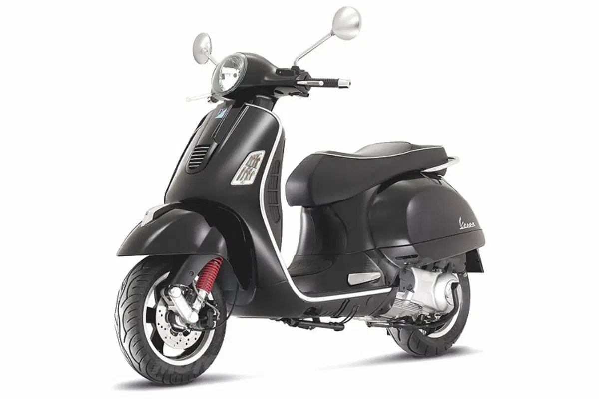 VESPA GTS 300 Super (2)