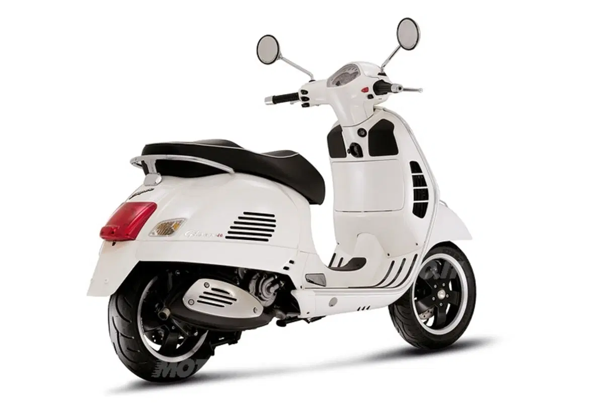VESPA GTS 300 Super (3)