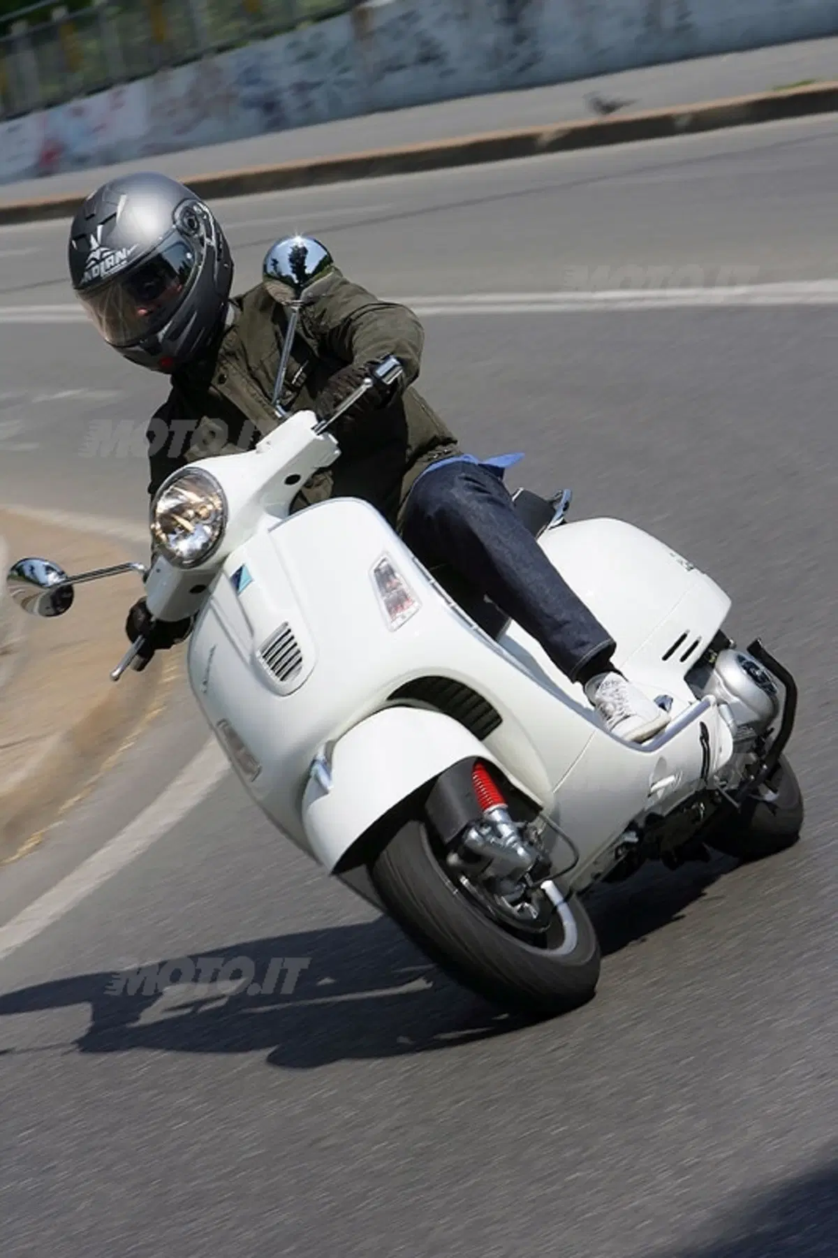VESPA GTS 300 Super (10)
