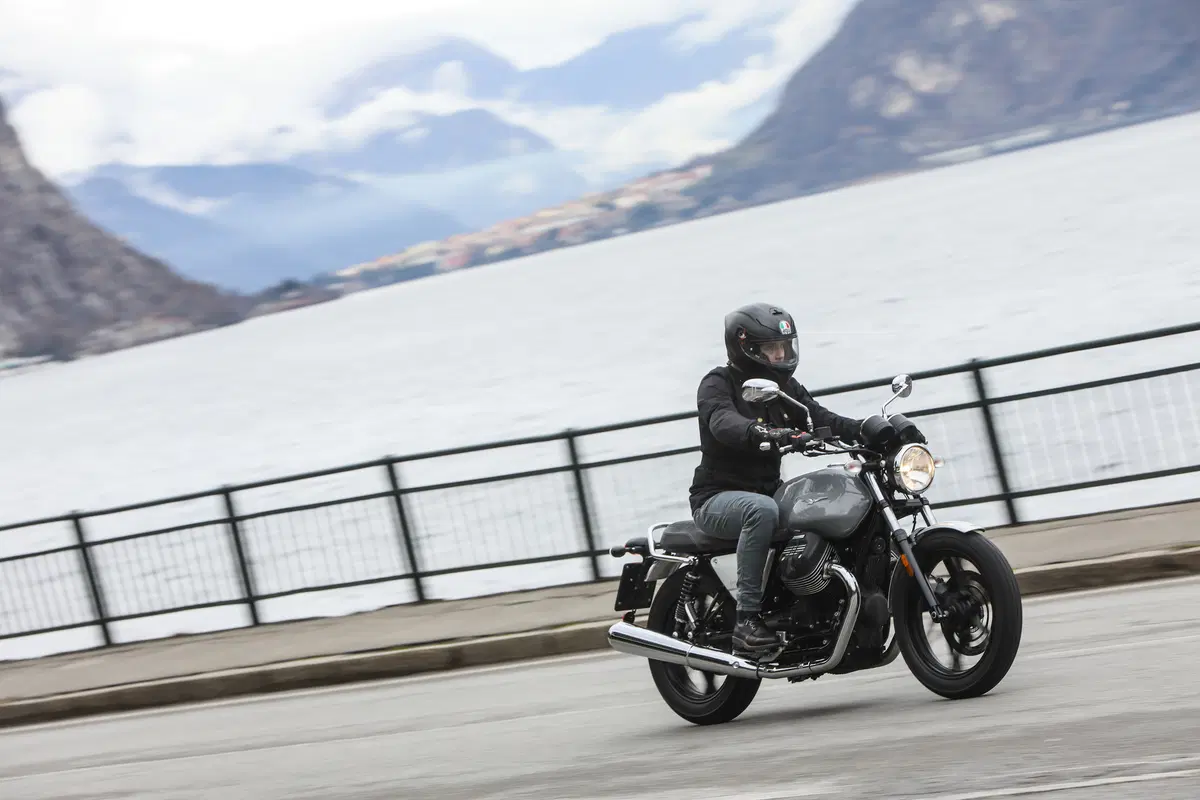 Moto Guzzi V7 III 2018, il test delle tre nuove versioni  (5)