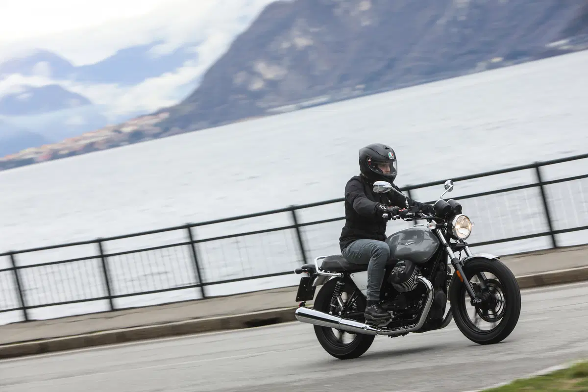 Moto Guzzi V7 III 2018, il test delle tre nuove versioni  (4)